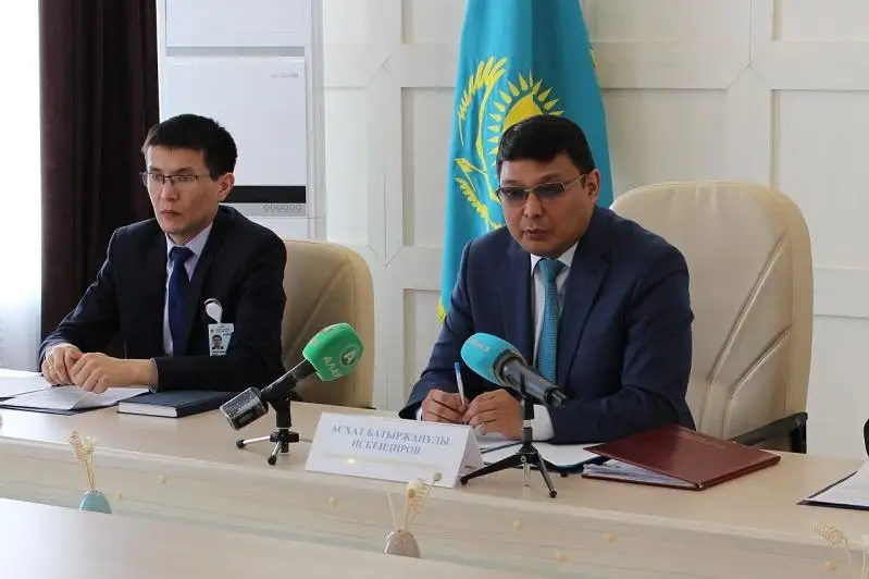 Qyzmetkerdiń jemqorlyǵy úshin basshy qandaı jaǵdaıda otstavkaǵa ketedi