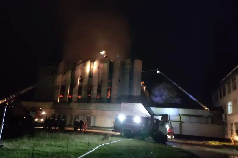 Таразда зауыттың бос тұрған ғимараты өртенді
