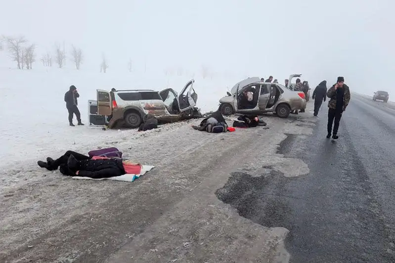Батыс Қазақстанда екі автокөлік соқтығысып, 9 адам ауруханаға жеткізілді