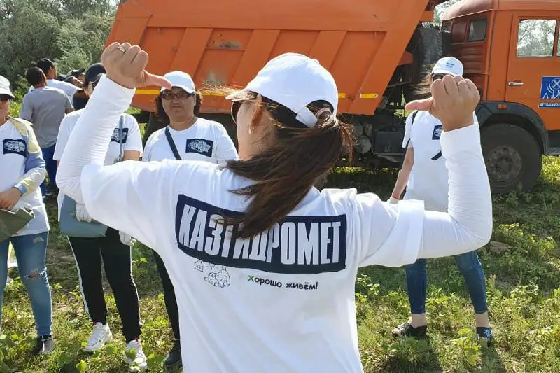 #Birge#TazaQazaqstan: Qazgıdromet qyzmetkerleri 17 tonnadan astam qoqys jınady
