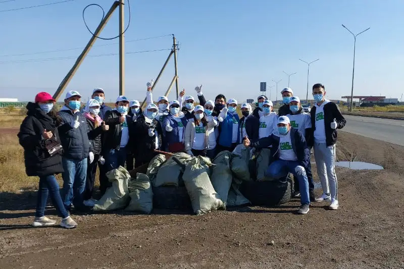 Qazaqstandyq 135 myń volonter bir kúnde 6 myń tonna qoqys jınady