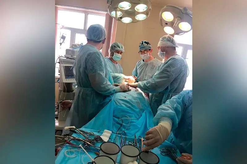 Túrkistandyq dárigerler naýqasqa birden eki ota jasady