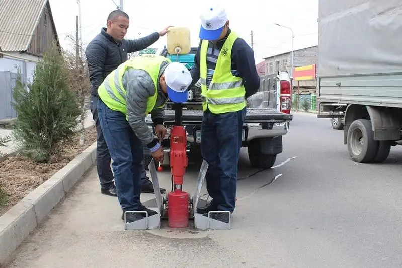 Tólebı aýdanyndaǵy qurylysy júrip jatqan  joldardyń sapasy tekserildi