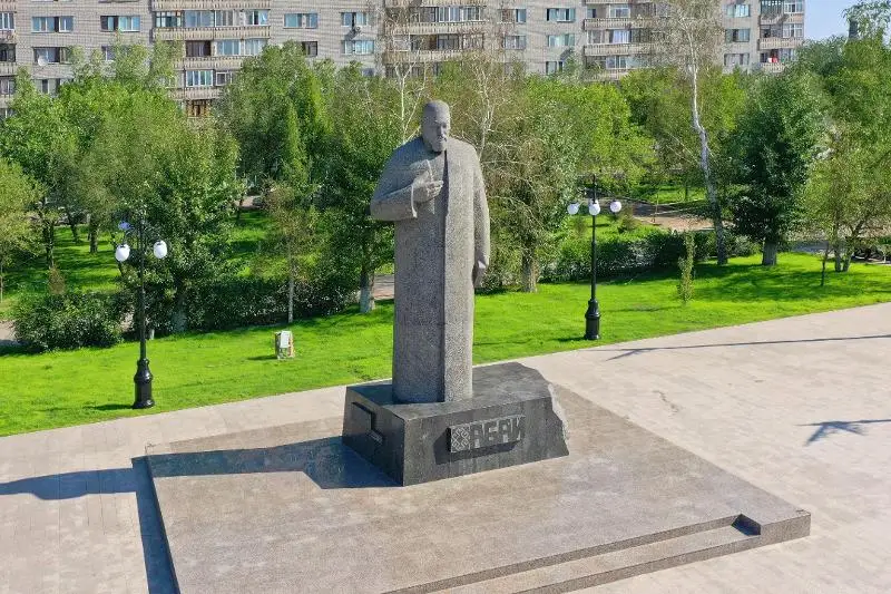 Semeıde Abaı men balalaryna eskertkish ornatylady
