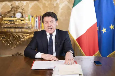 Italııa 4 mamyrdan bastap karantın rejımin jeńildetpek