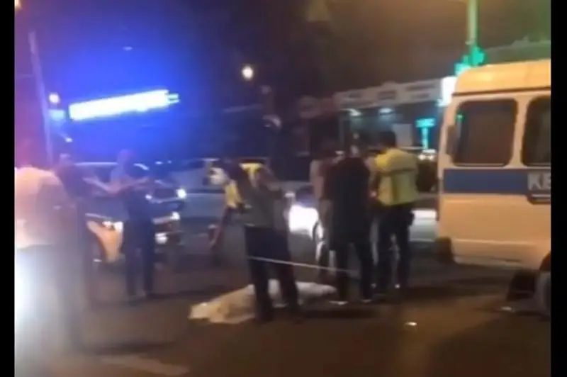 Almatyda 66 jastaǵy áıeldi kólik qaǵyp ketti
