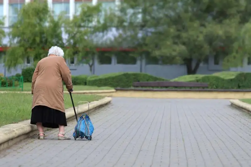 Almaty oblysynda 65 jastan asqandarǵa kóshede sebepsiz júrýge bolmaıdy