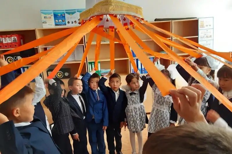 Aqmolada 154 myń stýdent pen oqýshy parasattylyq saǵatyna qatysty