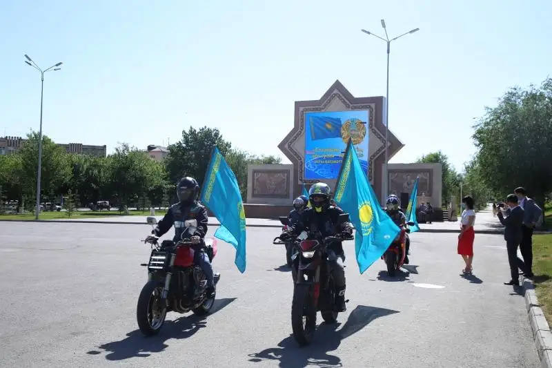 Таразда Мемлекеттік рәміздер күніне орай ерекше акция өтті