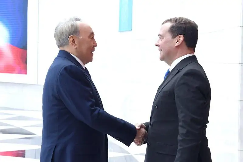 Dmıtrıı Medvedev Elbasyna Qazaqstandy damytý josparlaryn odan ári júzege asyra berýin tiledi