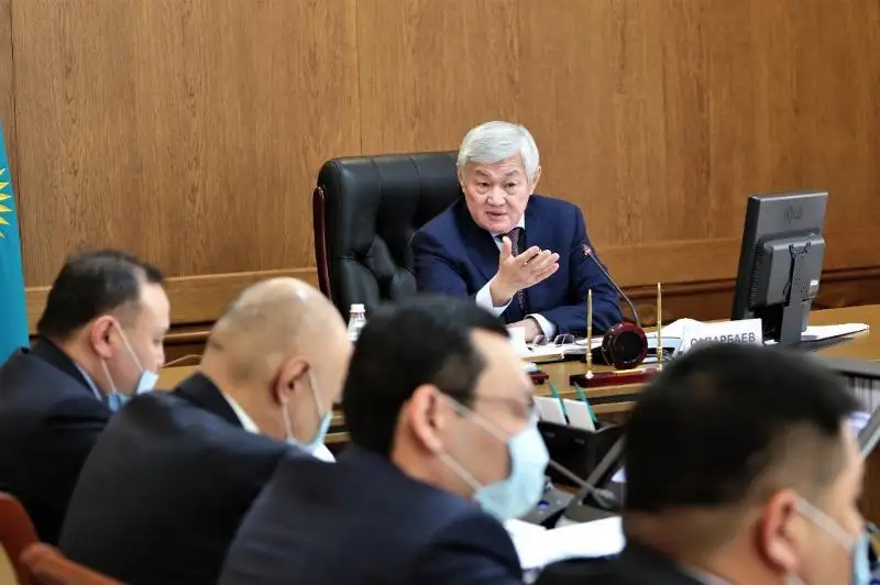 Berdibek Saparbaev jobalaý qujattamalarynyń 7 jylda daıyn bolmaǵanyn synady