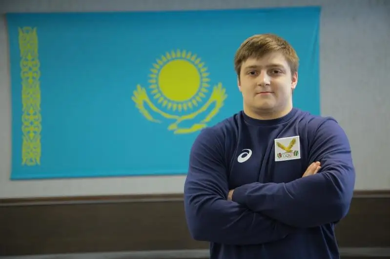 Aýyr atlet Artem Antropov Tashkentte jasóspirimder arasynda altyn aldy