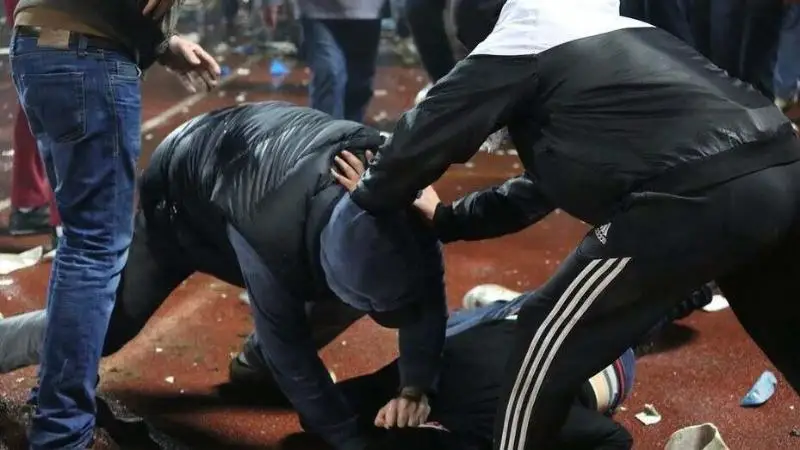 Atyraýda medıtsına qyzmetkeri jasóspirimder tóbelesin jasyrǵan