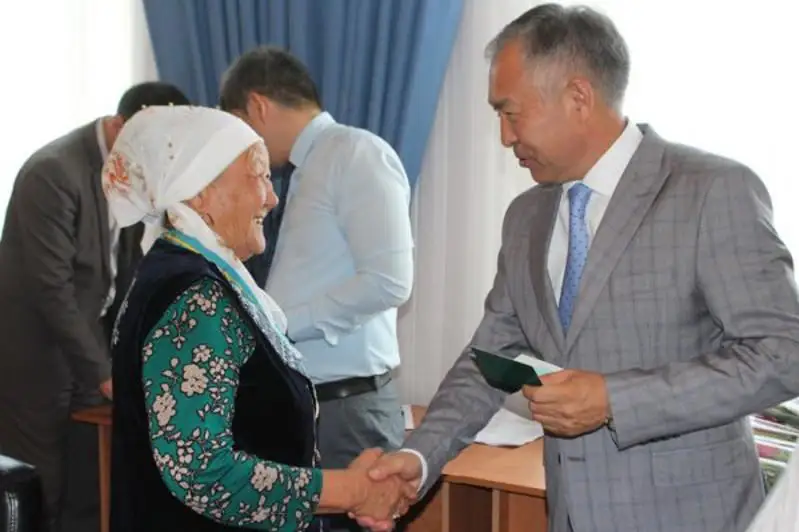 Tarazda 47 kópbalaly ana «Altyn alqa» jáne «Kúmis alqamen» marapattaldy