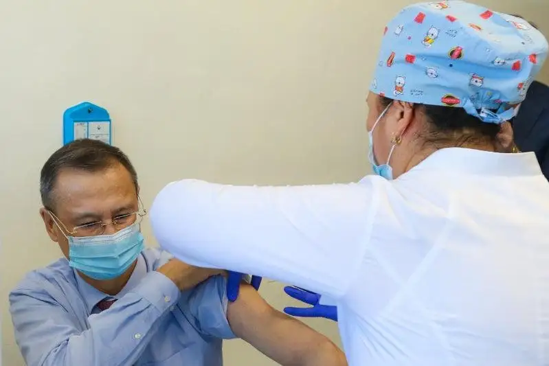 Qyzylorda oblysy ákiminiń orynbasary koronavırýsqa qarsy vaktsına aldy