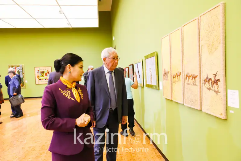 Aıaqpen jazylǵan sálemhat: Qytaılyq qandasymyzdyń haty kózge jas úıirdi