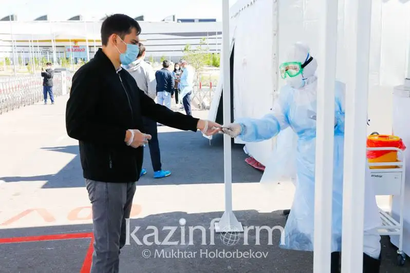 Daǵdarys azamattardyń bılikke senbeıtindigin kórsetti - Memleket basshysy