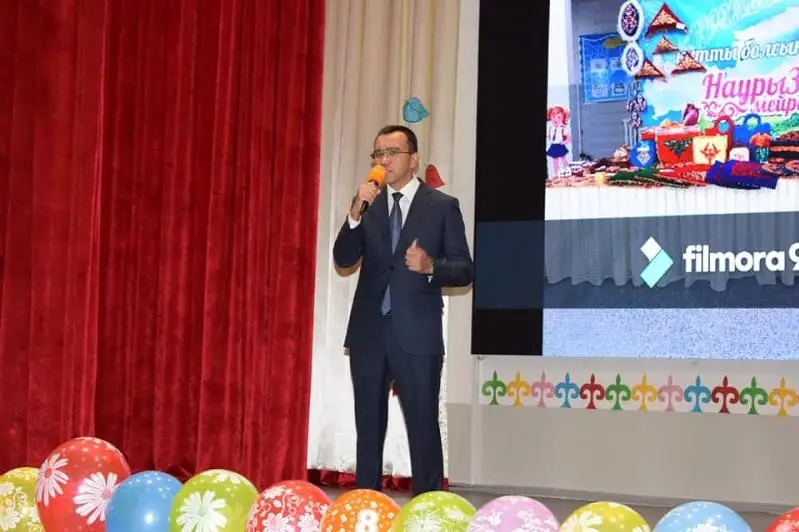 Máýlen Áshimbaev múmkindigi shekteýli balalardy Bilim kúnimen quttyqtady