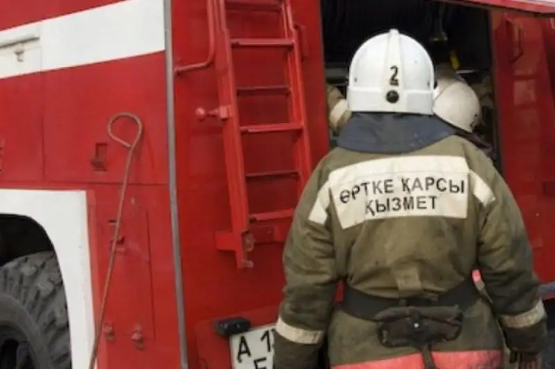 Elordada 5 qabatty óndiristik ǵımarattaǵy órt sóndirildi