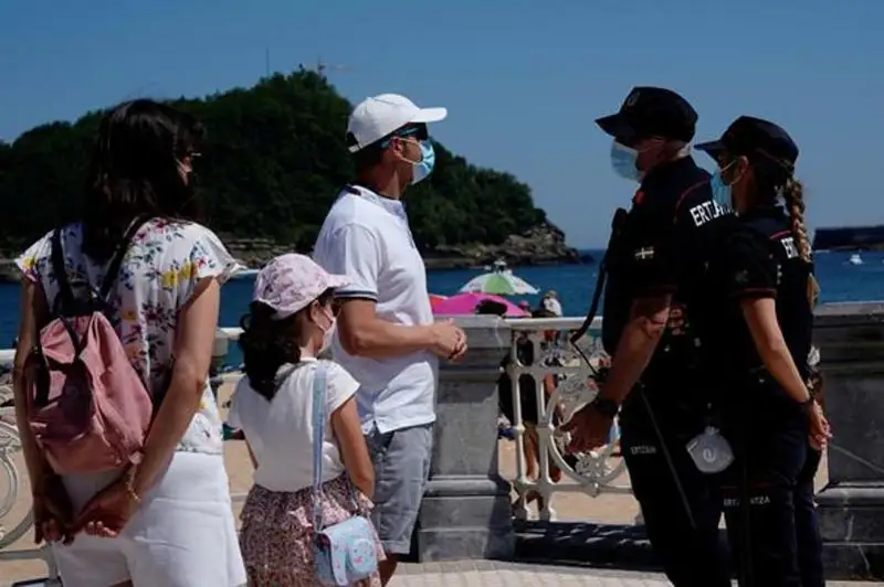 27 myń marqum: Ispanııada koronavırýs qurbandaryn eske alý rásimi ótedi