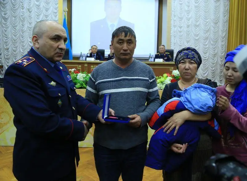 Ерлікпен қаза болған қостанайлық полицейдің отбасына пәтер берілді
