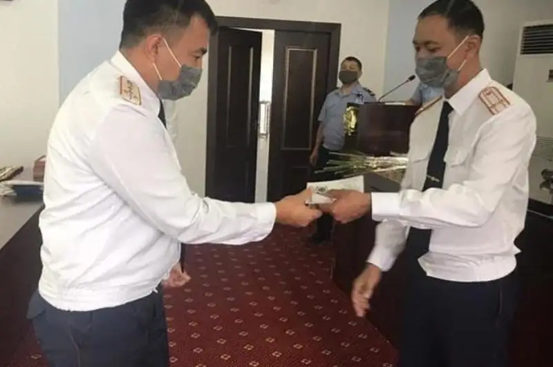 Almaty oblysynda úlgili polıtseılerdiń ata-analaryna alǵys jarııalandy