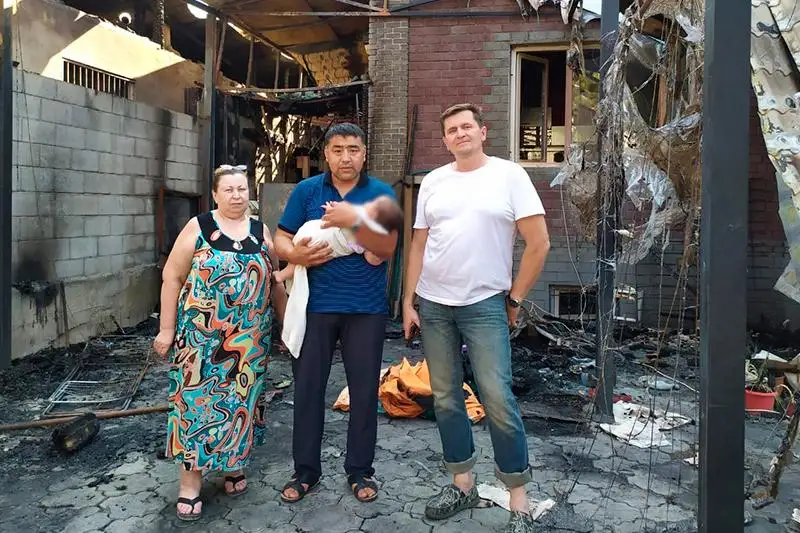 Almatyda Ulttyq ulan ofıtseri balaly áıel men qarııany órtten qutqardy