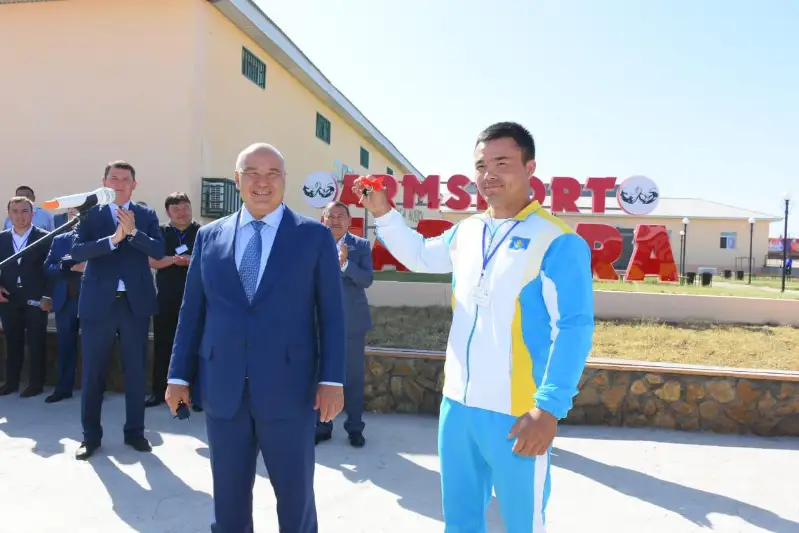 Shókeev «Shardara Armsport» klýbyna shaǵyn avtobýs tartý etti