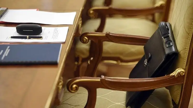Nursultan Nazarbaev 10-20 jyl otyrǵan rektorlardy aýystyrý qajettigin aıtty