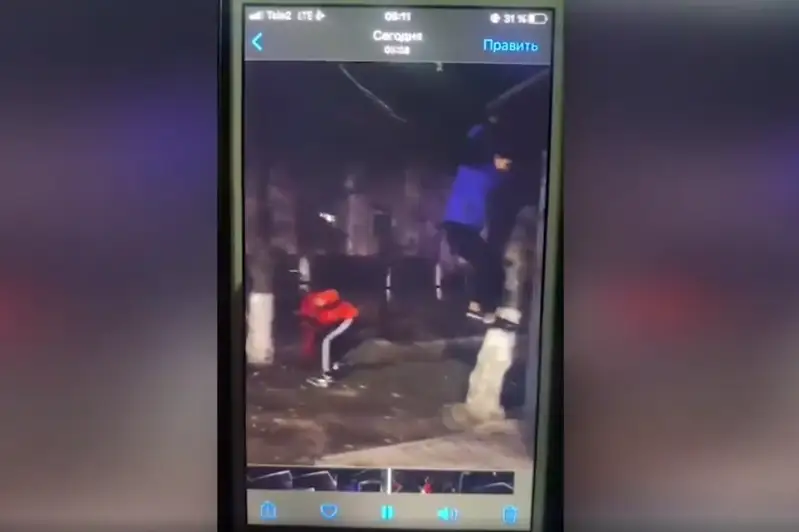 Shymkentte eki jigit aıaldama áınegin syndyrǵan