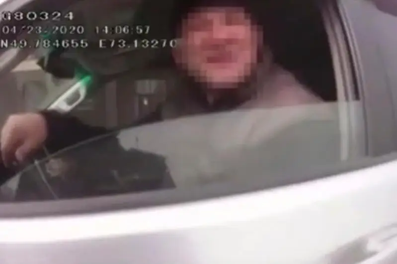 Qaraǵandy turǵyny ózin UQK polkovnıgimin dep tanystyryp, polıtseılerdi aldamaq boldy