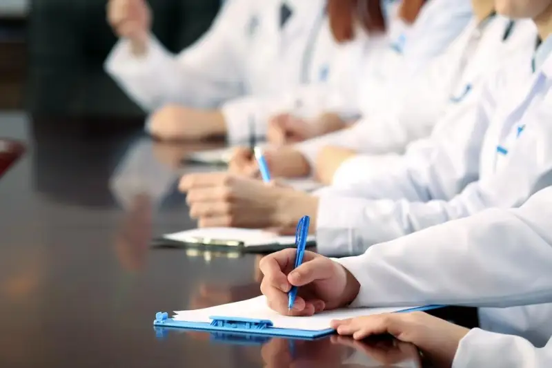 Medıtsınalyq JOO-larǵa juqpaly aýrýlar týraly baǵdarlamalardy kirgizý kerek – medıtsına mamany