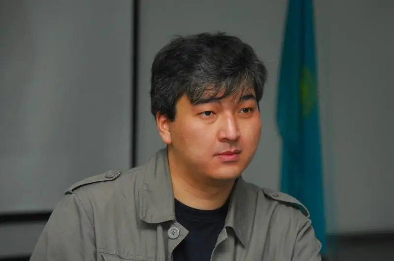 Danııar Áshimbaev: Ulttyq keńesti qurý bılik pen qoǵamnyń dıalogyn damytady
