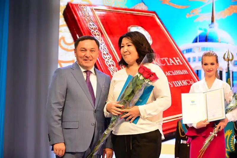 Konstıtýtsııa kúnine oraı bir top aqmolalyq marapattaldy