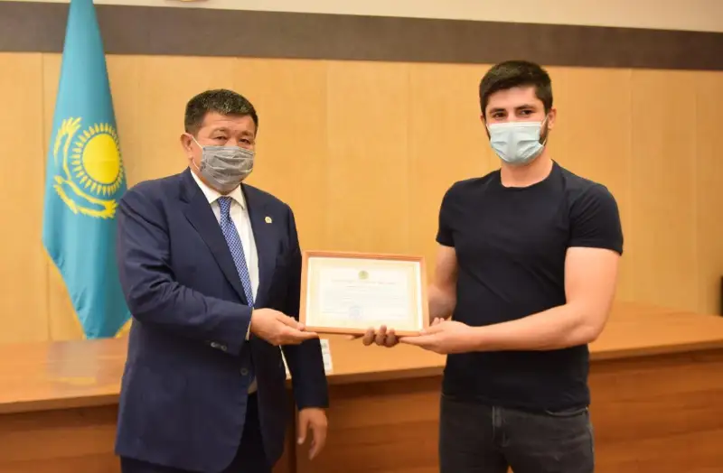 Atyraý oblysynyń ákimi reseılik dárigerlerge alǵys aıtty