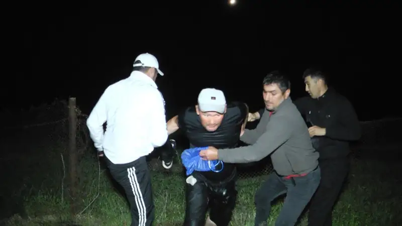 Мақтааралға тасқын сумен ағып келген өзбекстандықты ауыл тұрғындары құтқарған