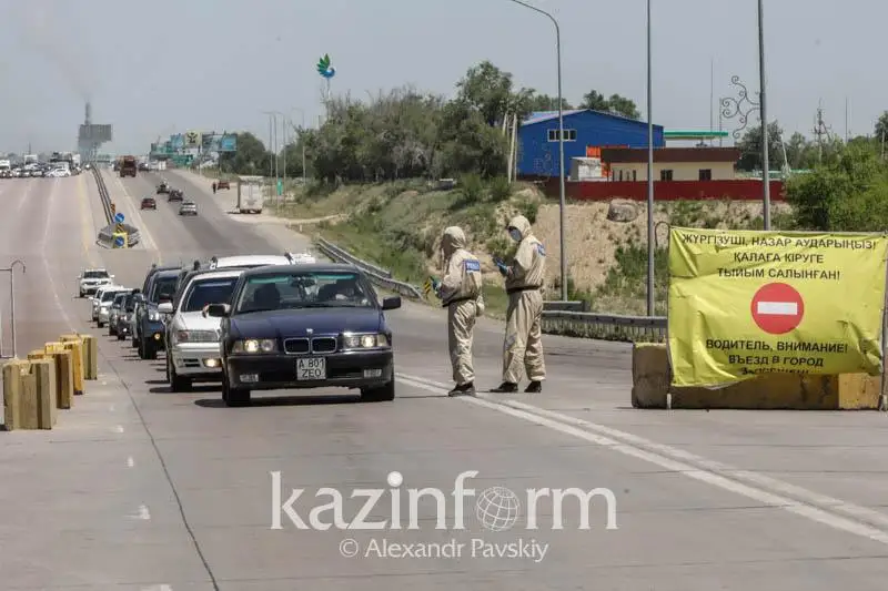Almatydaǵy blokpostardan kún saıyn 10 myńnan astam kólik ótti