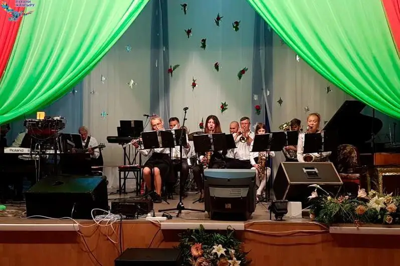 «Rýhanı jańǵyrý»: Qaraǵandylyq mýzykanttar kóshpeli kontsertter ótkizýde