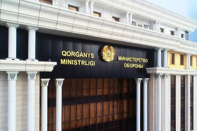 Qorǵanys mınıstrligi oqý oryndarynyń aqyly qyzmet túrleriniń tizimi keńeıtildi