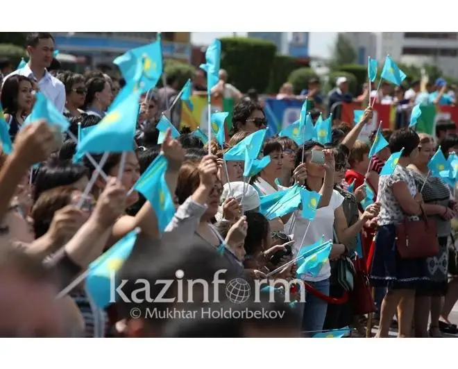 Áset Isekeshev qazaqstandyqtardyń dúnıetanymyn ne ózgertetinin aıtty