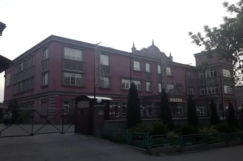 Almatyda VIP-saýnanyń dırektory, qyzmetkerleri men klıentteri jaýapqa tartyldy