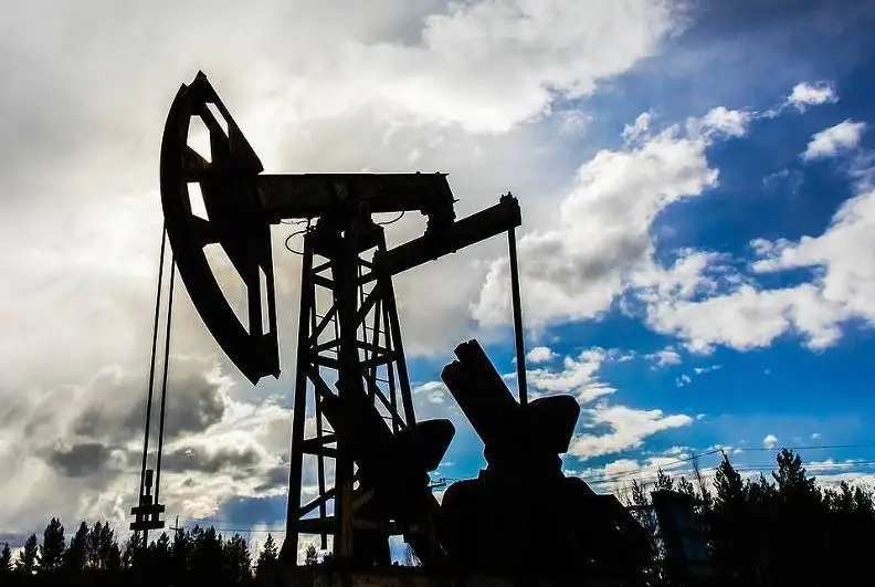 Brent munaıynyń baǵasy 63 dollardan asty