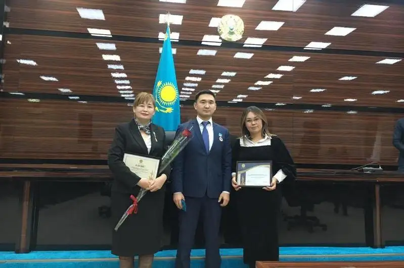 В Шымкенте вручили нагрудные знаки лучшим медикам