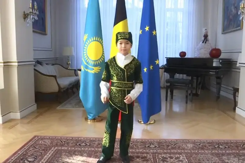 Патриотический челлендж «Мен қазақпын» дошел до Брюсселя