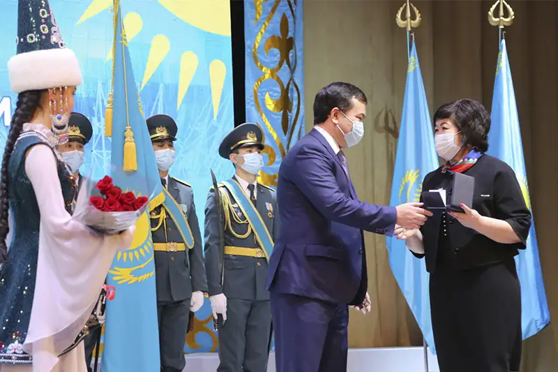 Карагандинцам вручили государственные награды в канун Дня независимости