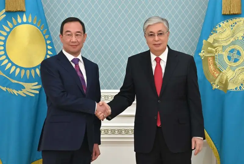 Касым-Жомарт Токаев принял Главу Республики Саха Айсена Николаева