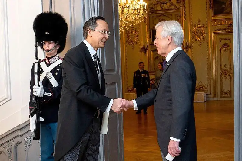 Посол Казахстана вручил верительные грамоты Королеве Дании