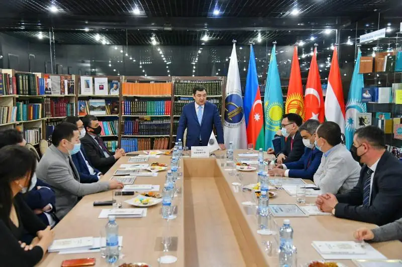 Тюркская академия провела встречу с представителями известных СМИ