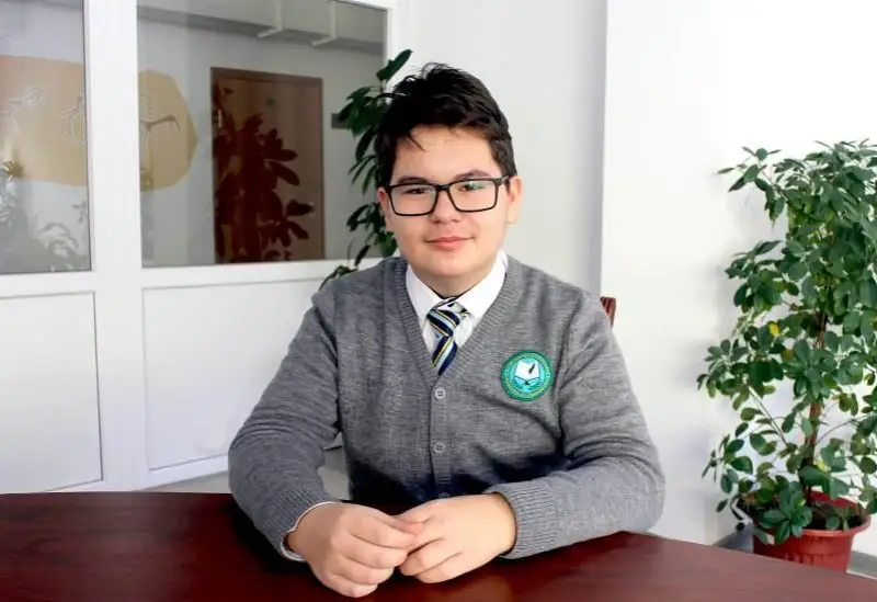 Павлодарский школьник научился говорить и писать на пяти языках