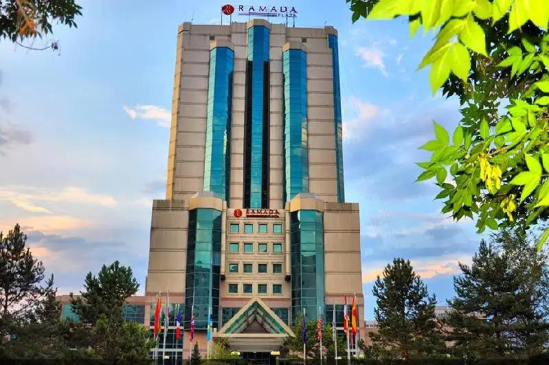 Столичный отель Ramada Plaza выставят на торги